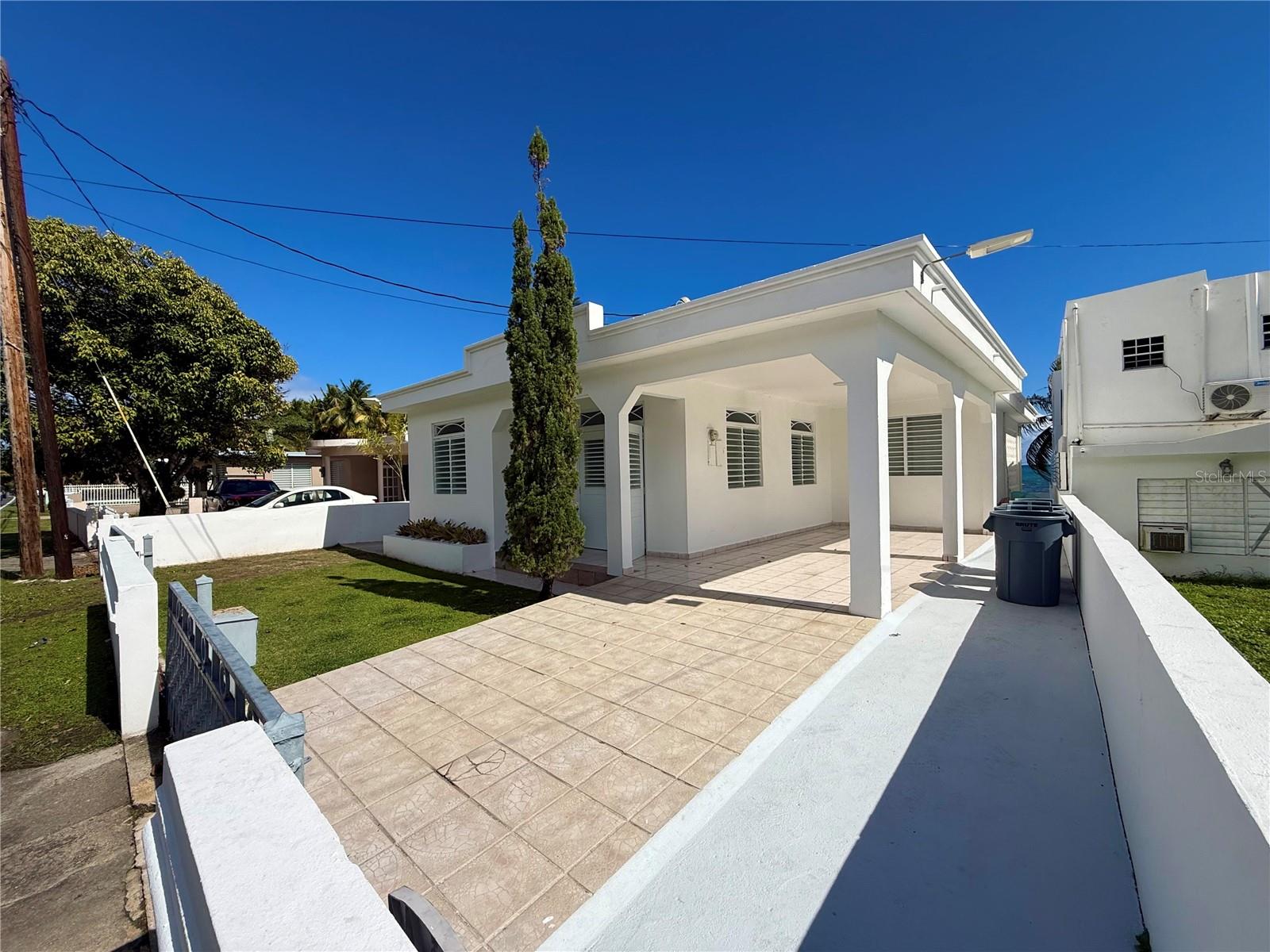 Carr#3 BEACH FRONT HOUSE AVE