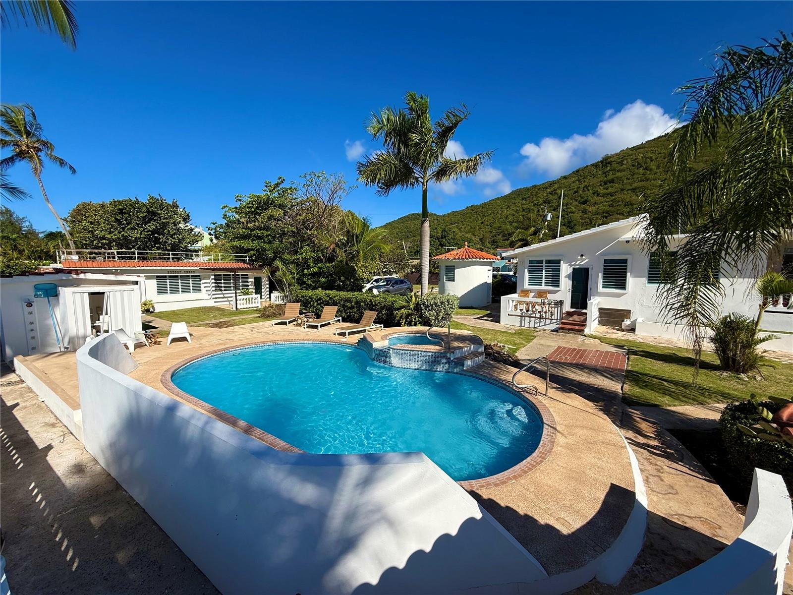 Carr #3 BEACH FRONT GUEST HOUSE