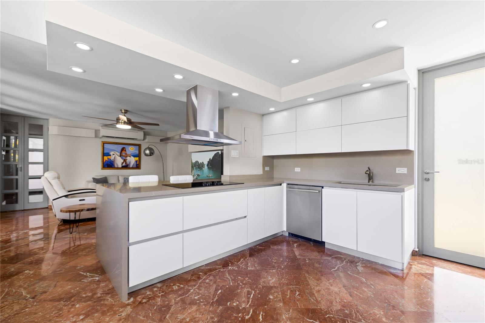 69 Roble Property Photo 4