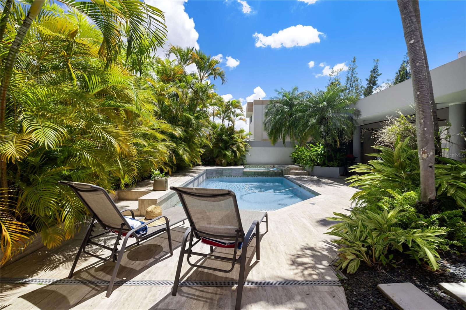 69 Roble Property Photo 17
