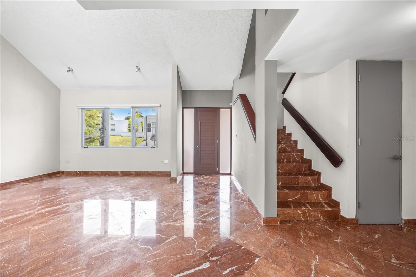 69 Roble Property Photo 18