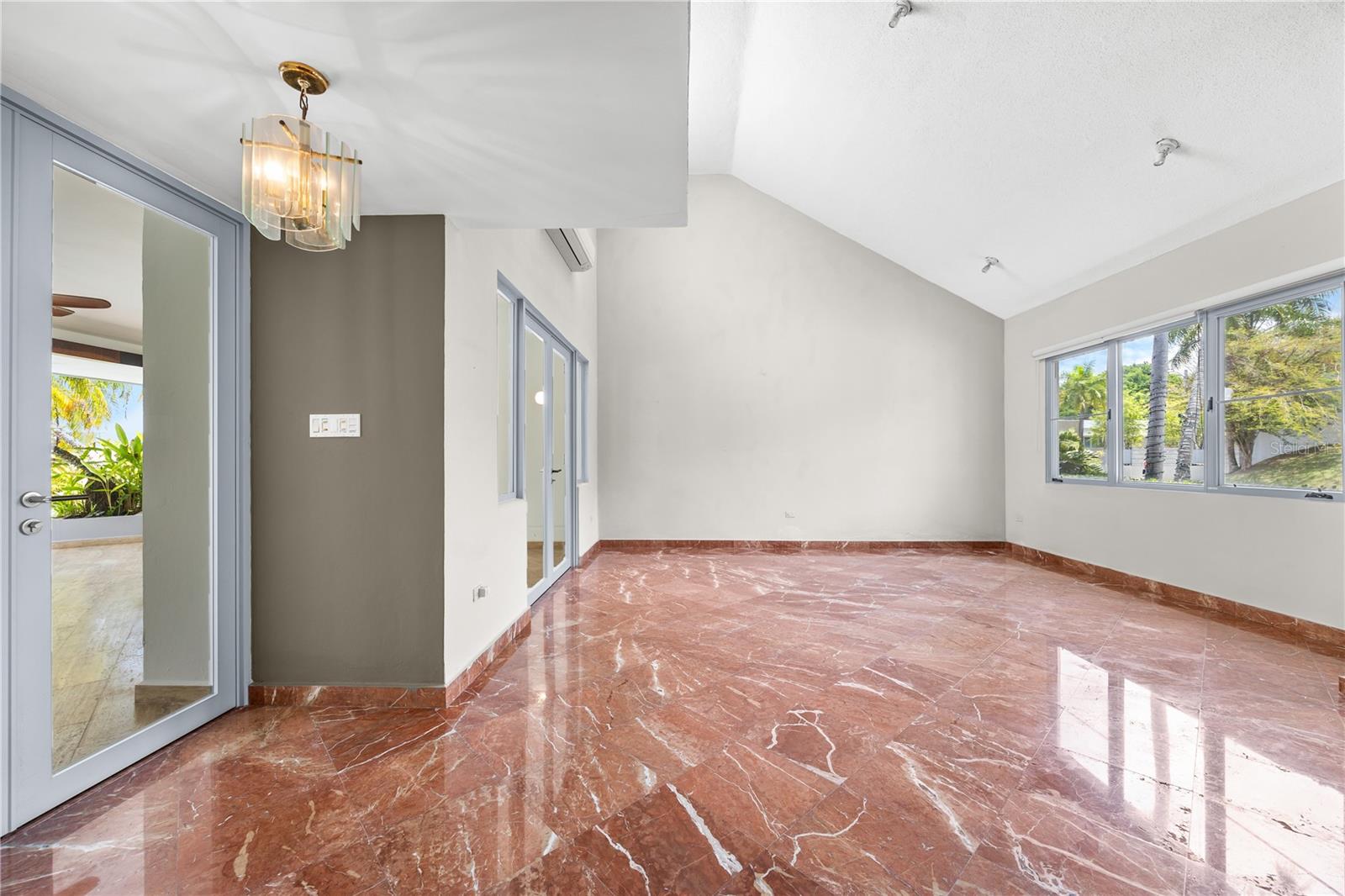69 Roble Property Photo 22