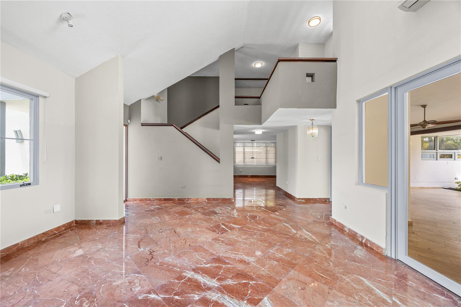 69 Roble Property Photo 23