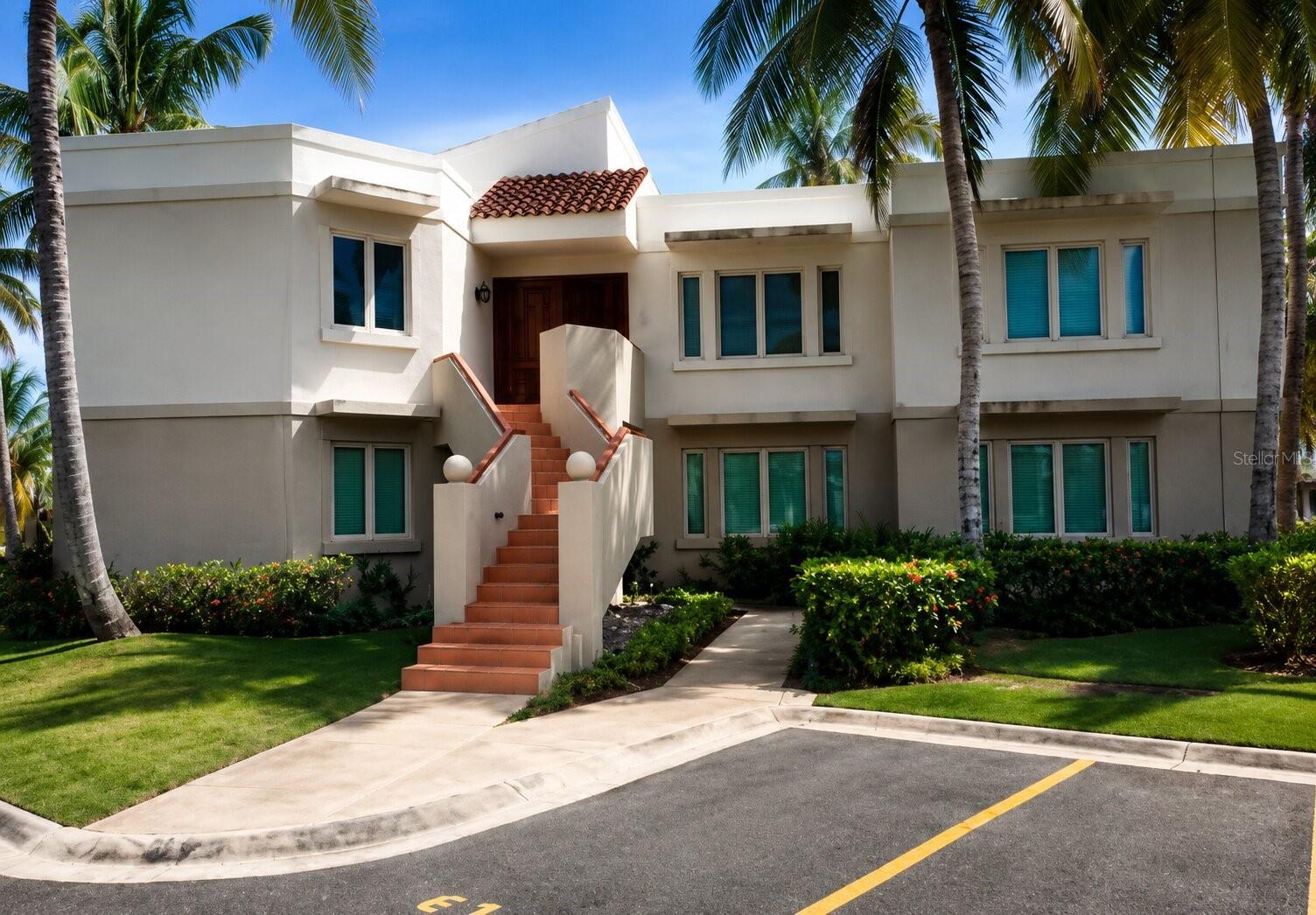 Principal E1 LAKESIDE VILLAS