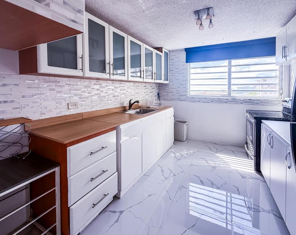 Miramar Towers 721 Hernandez St. #a Property Photo 9