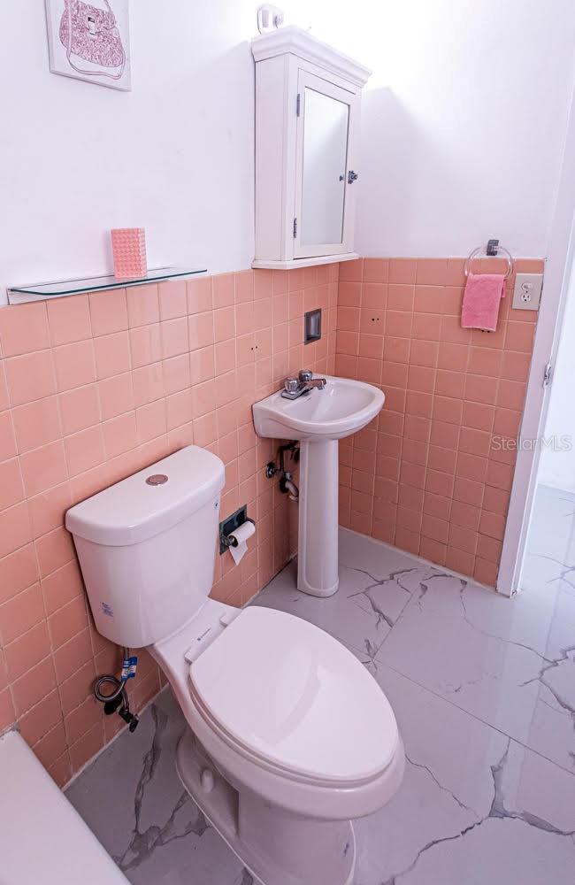 Miramar Towers 721 Hernandez St. #a Property Photo 14