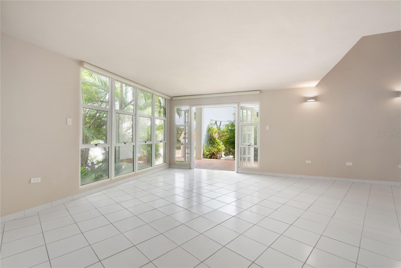 125 Palmarina Clb #12 Property Photo 6
