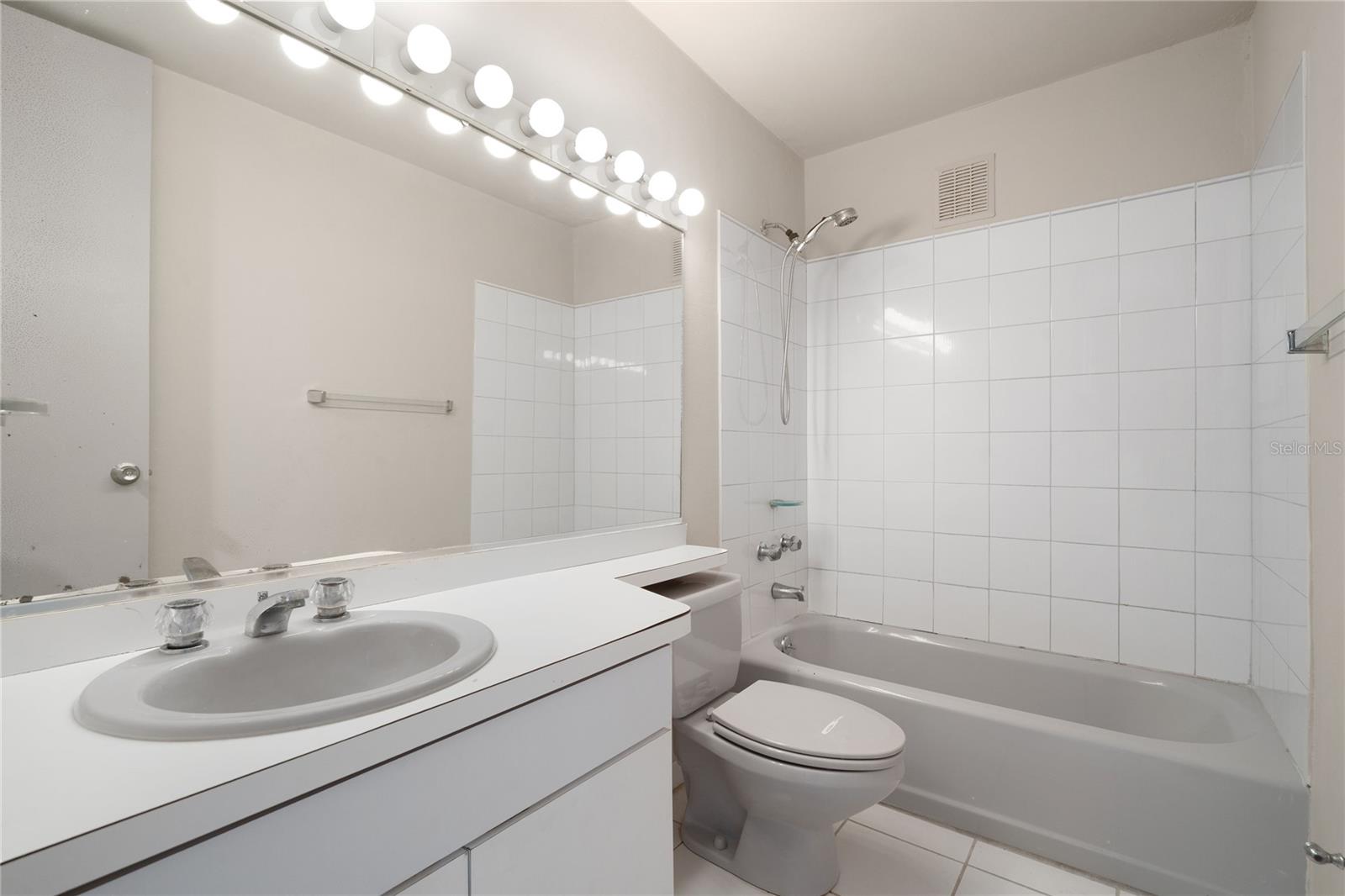 125 Palmarina Clb #12 Property Photo 27