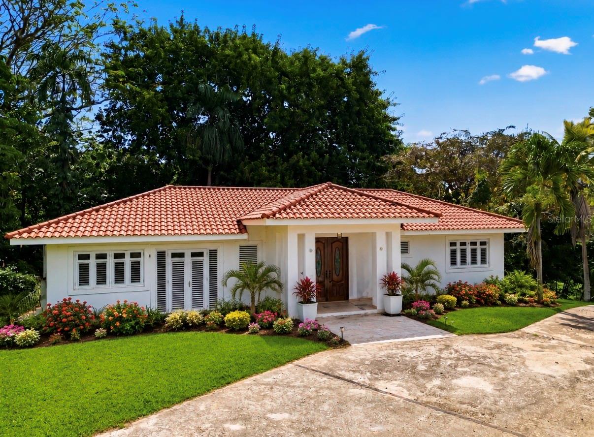 7 Vanda Property Photo 2