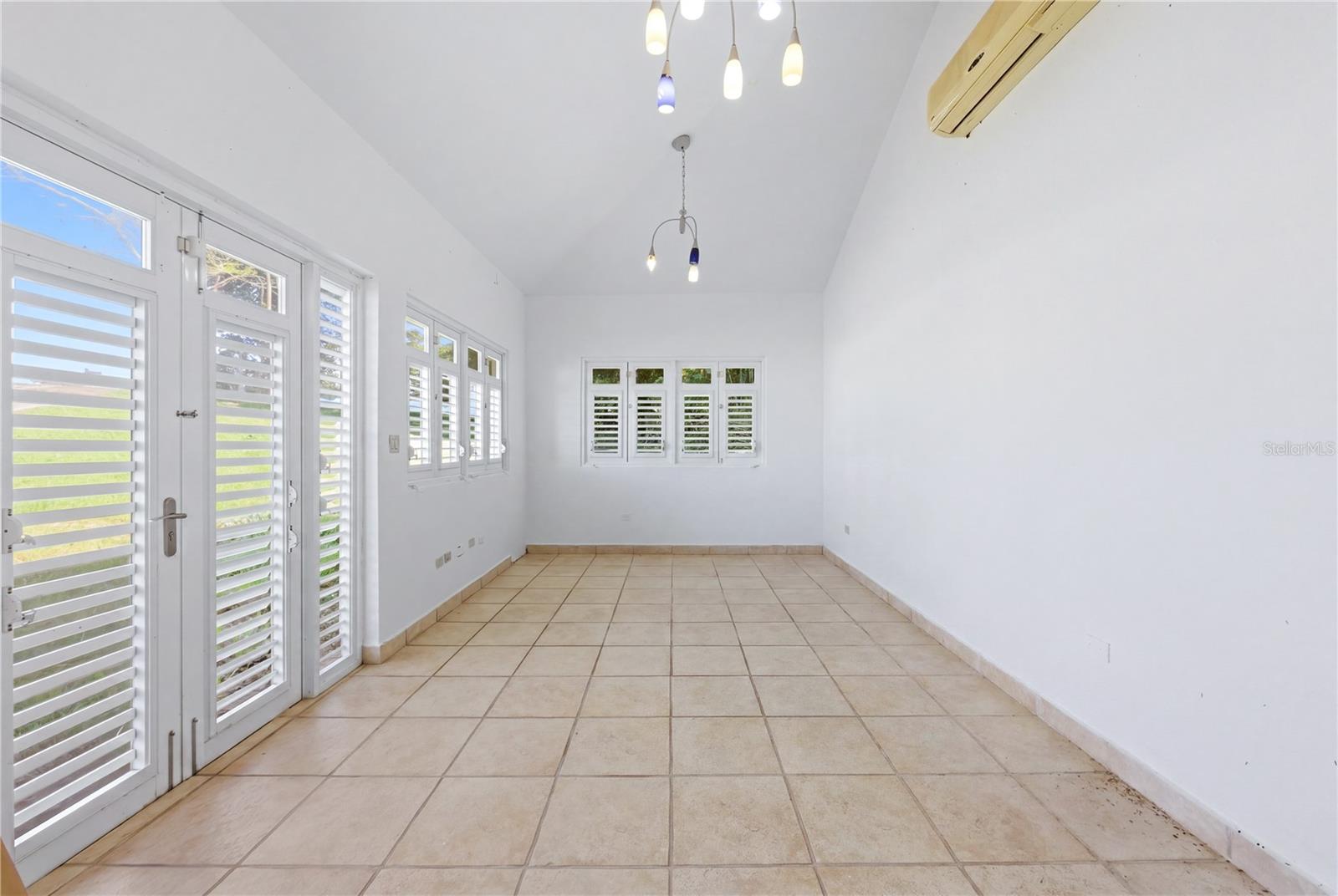 7 Vanda Property Photo 7