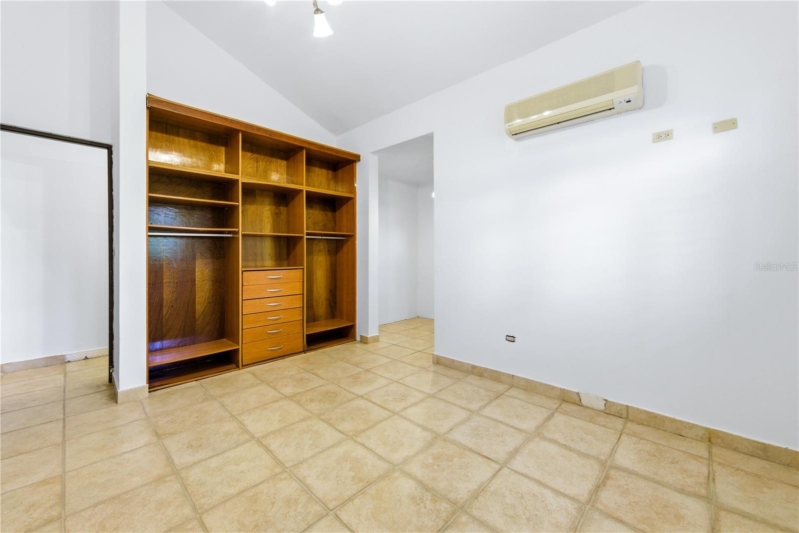 7 Vanda Property Photo 34