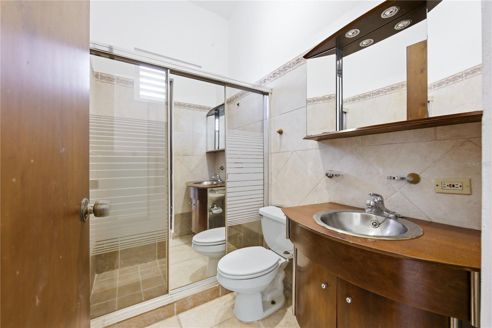 7 Vanda Property Photo 37