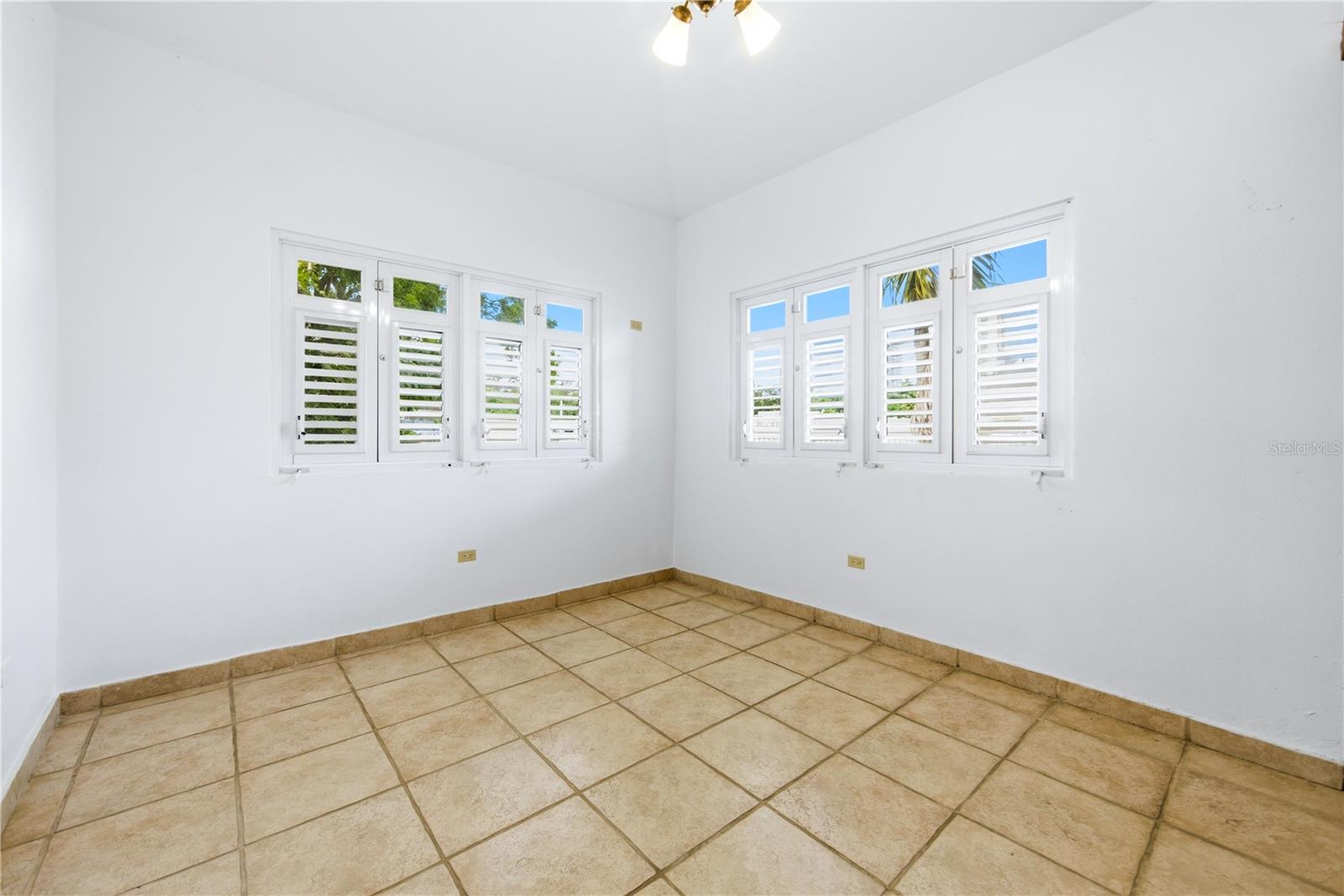 7 Vanda Property Photo 38