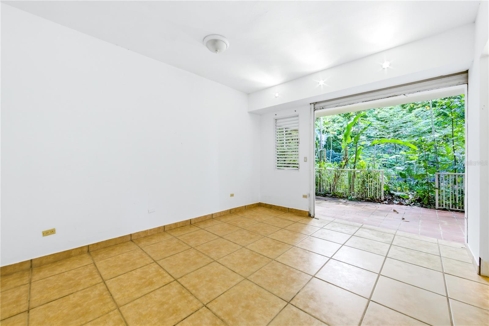7 Vanda Property Photo 41