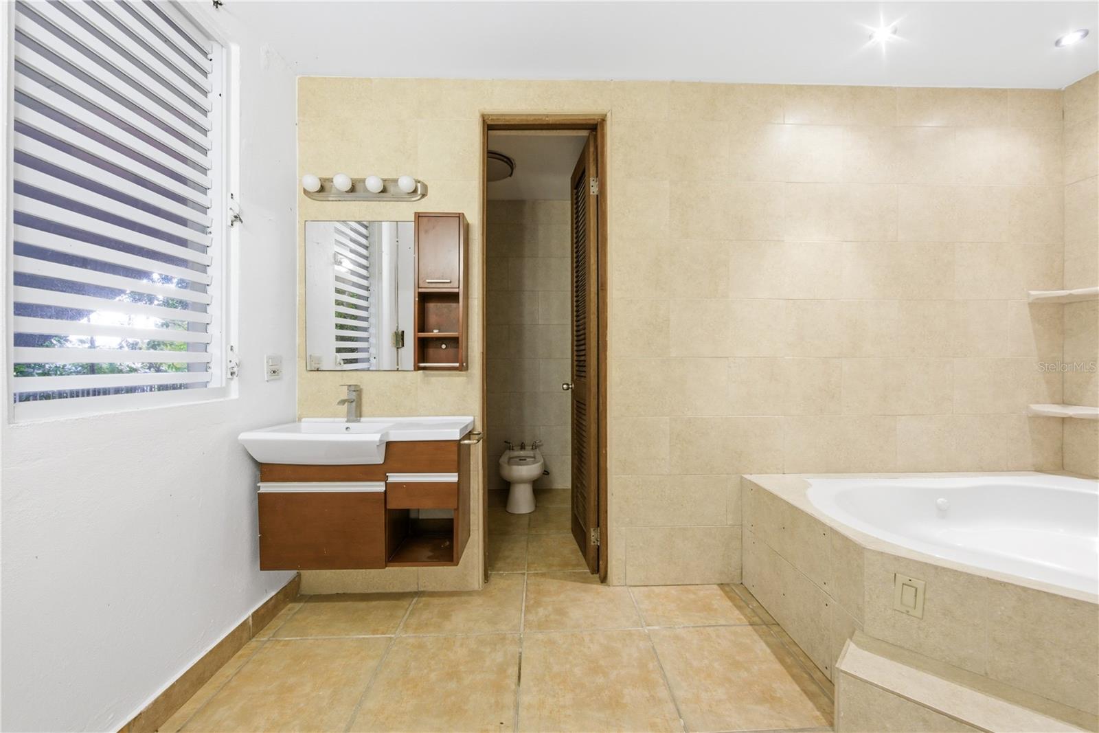 7 Vanda Property Photo 43