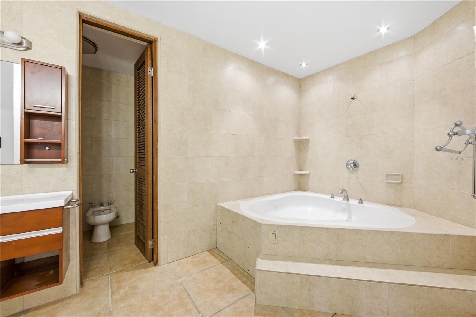 7 Vanda Property Photo 44