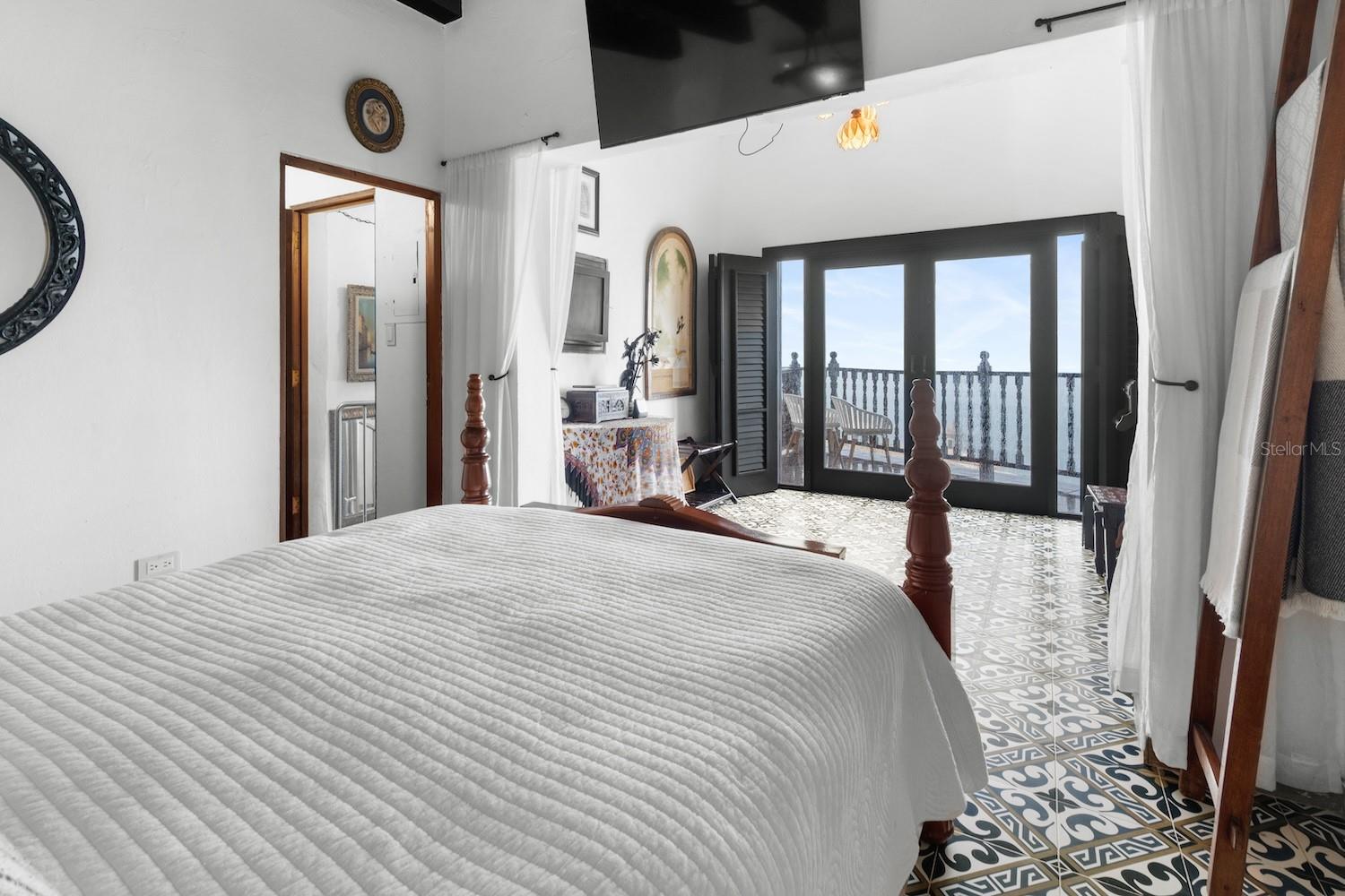 422 Norzagaray Property Photo 13