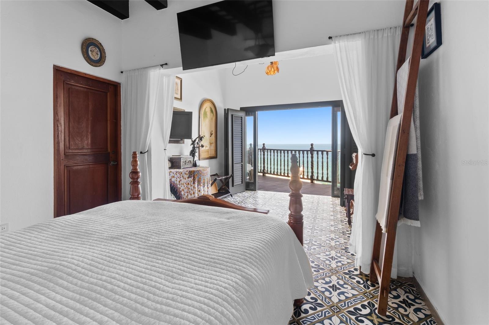 422 Norzagaray Property Photo 15