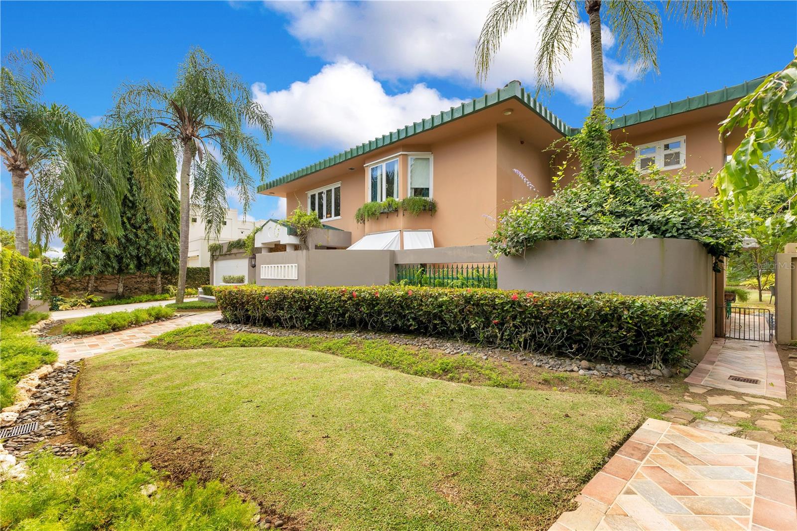 A2 Montebello St Property Photo 2