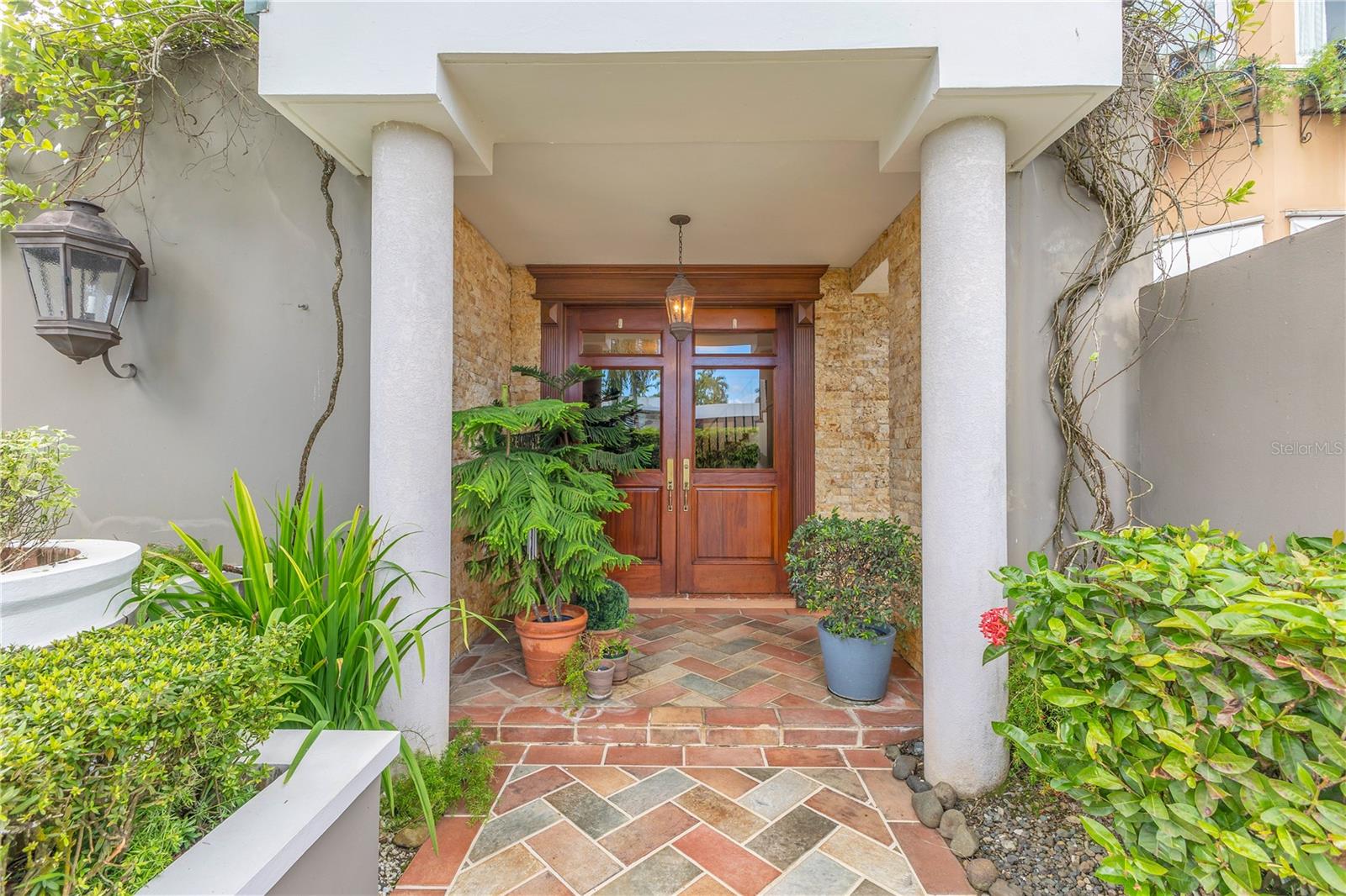 A2 Montebello St Property Photo 3