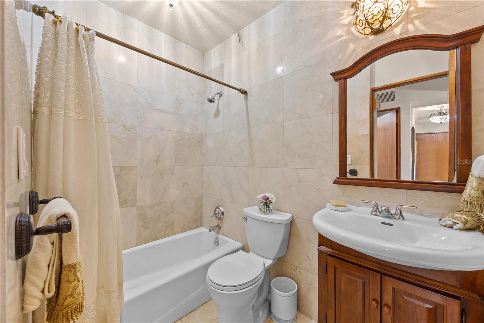 14 Carr 833 #1404 Property Photo 17