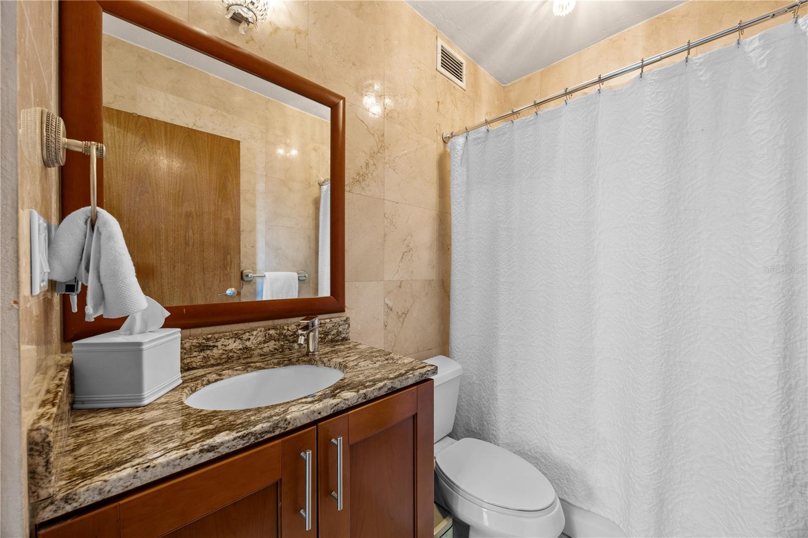 14 Carr 833 #1404 Property Photo 20