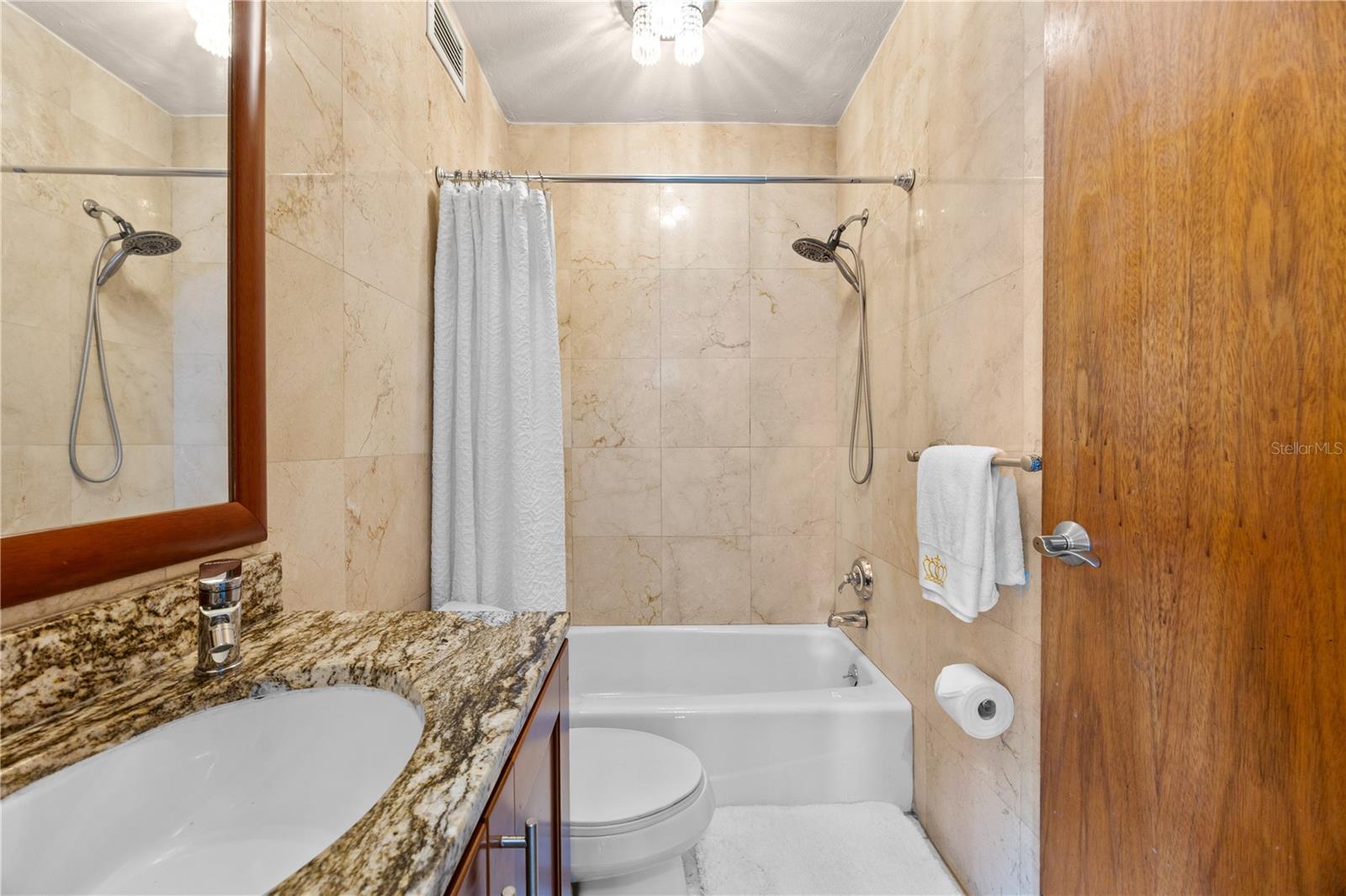 14 Carr 833 #1404 Property Photo 22