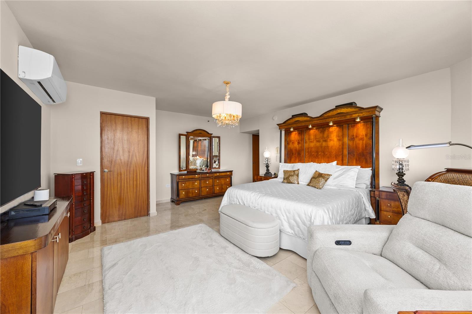 14 Carr 833 #1404 Property Photo 27