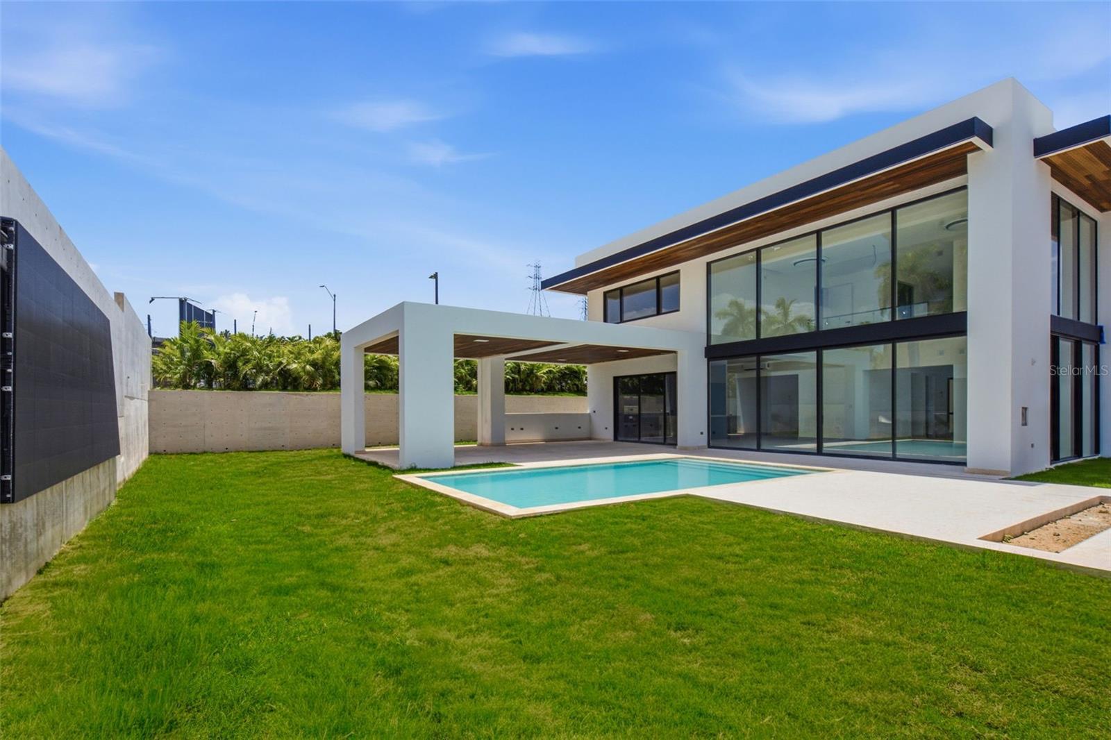 45 Sereno Property Photo 3