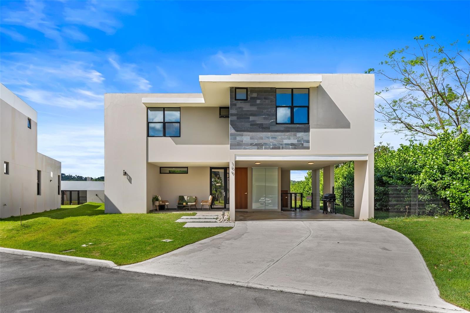 PR9121385 Property Photo 1