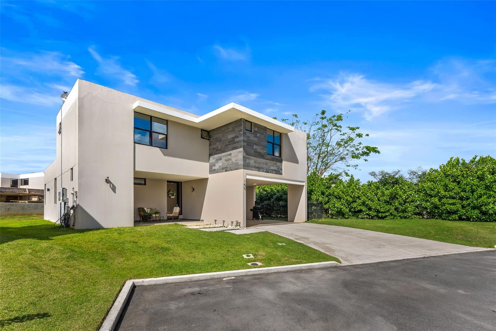 PR9121385 Property Photo 2