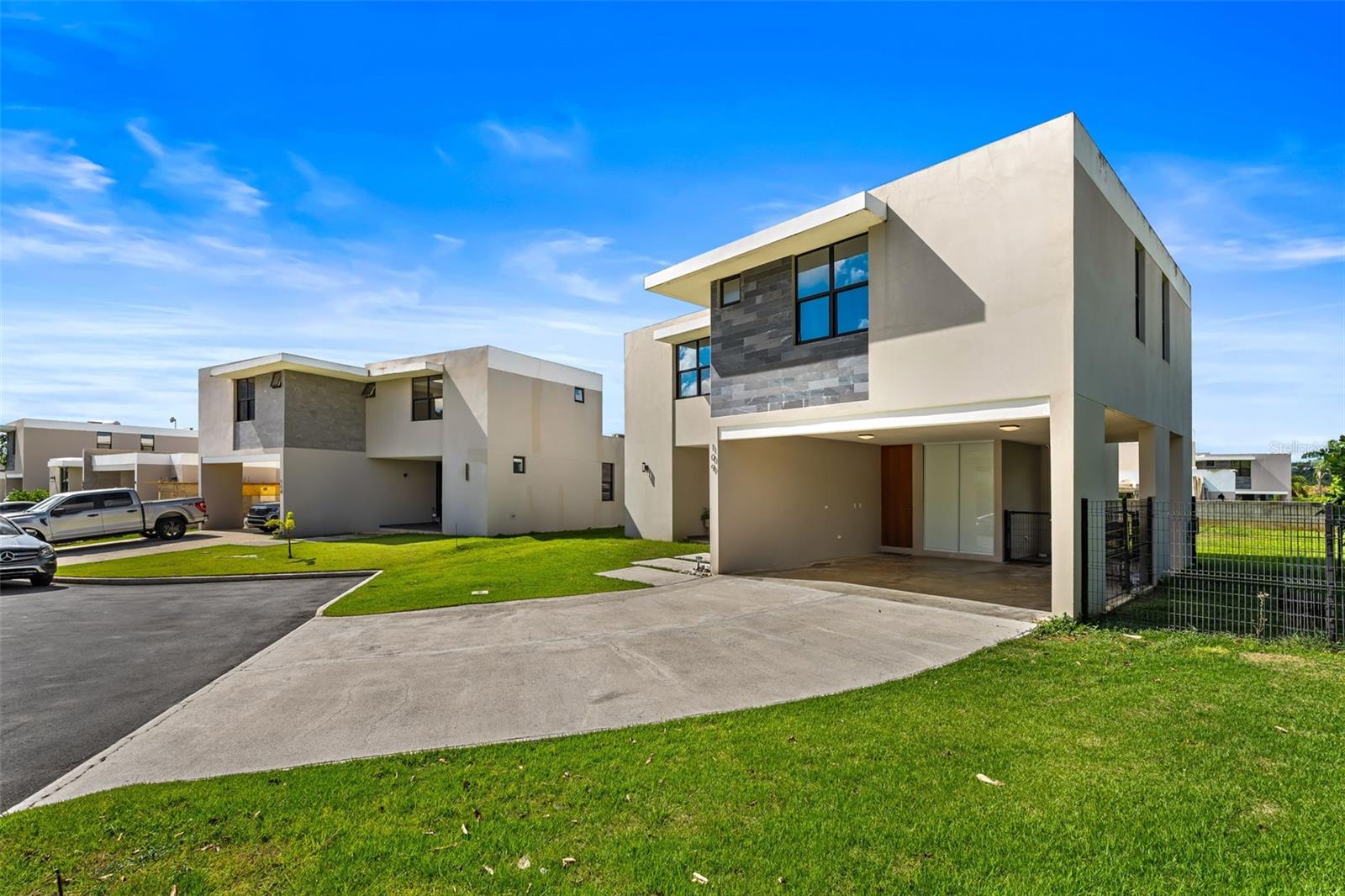 PR9121385 Property Photo 3
