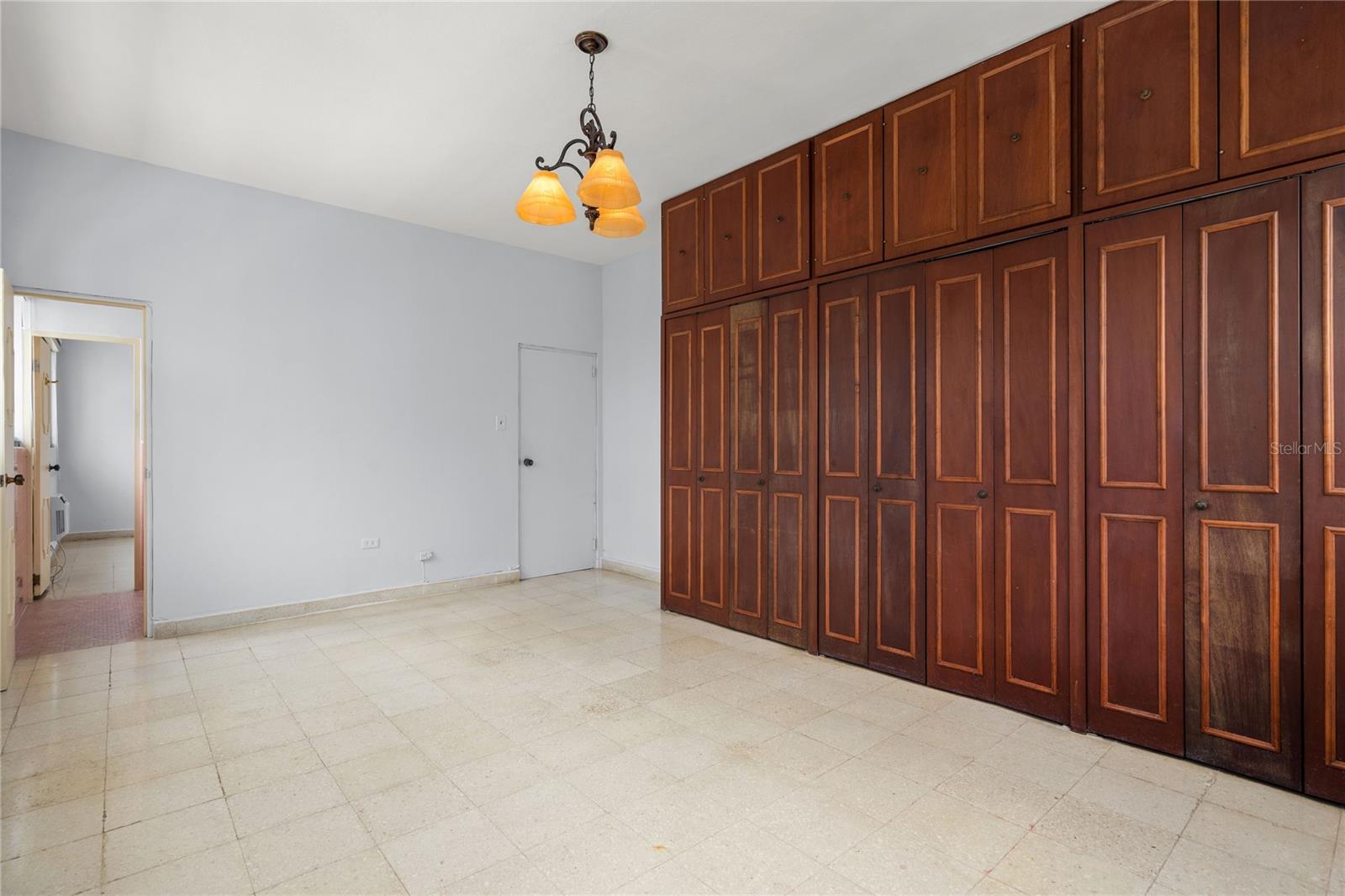 61 Kings Court #5e Property Photo 17