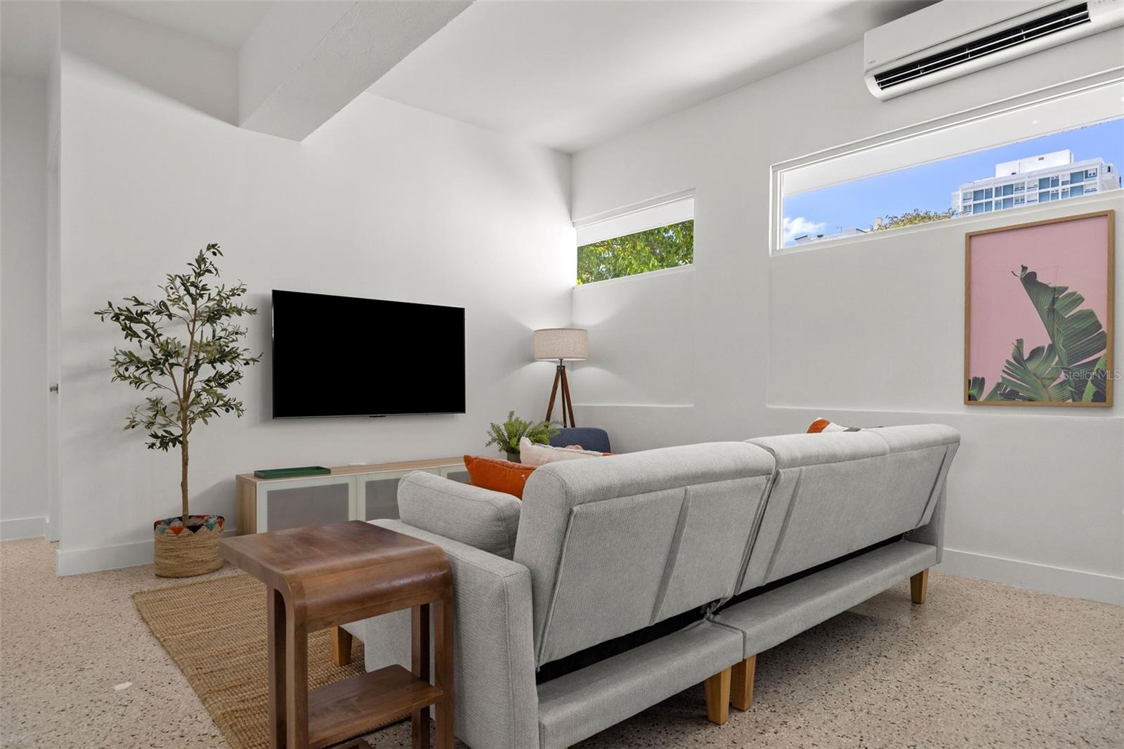606 Cerra St Property Photo 34