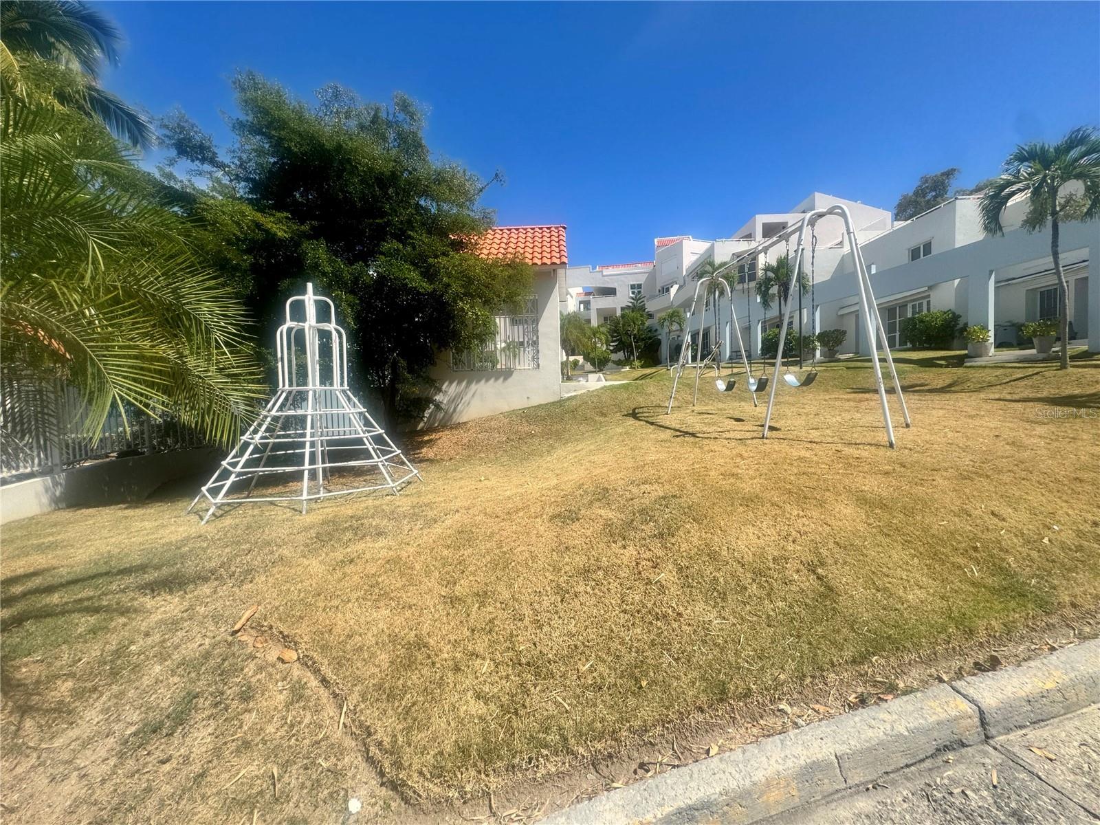125 Harbour Dr #8 Property Photo 19
