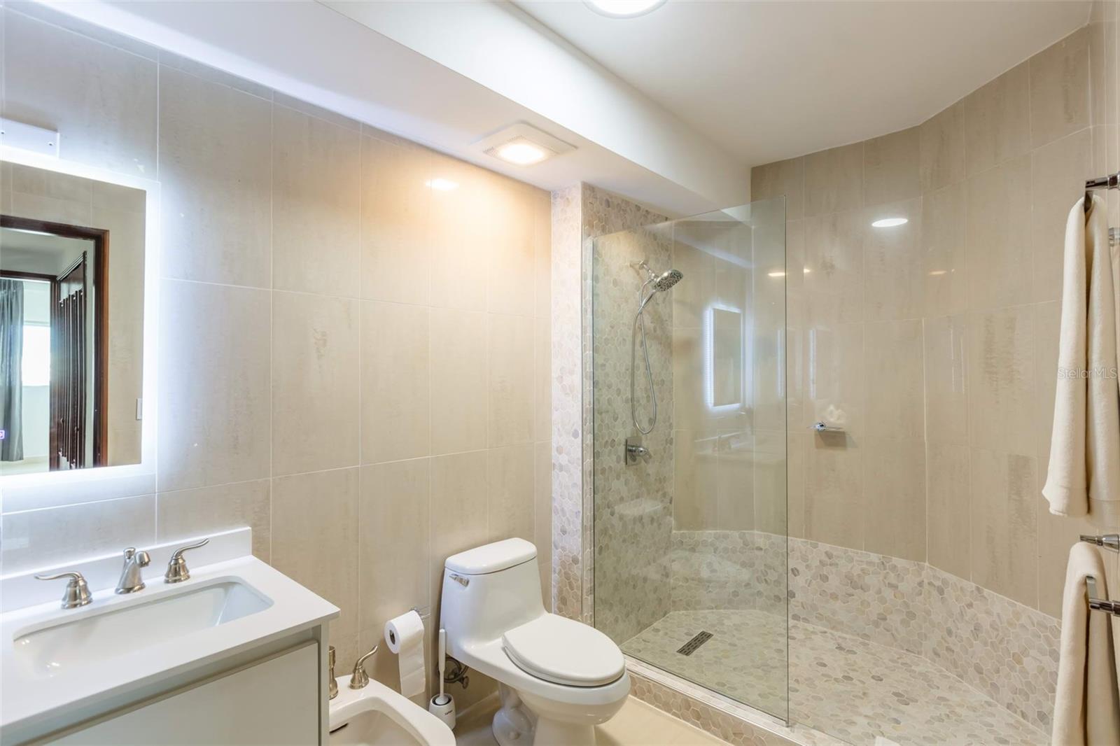 1315 Ashford Avenue Ave #905 Property Photo 12