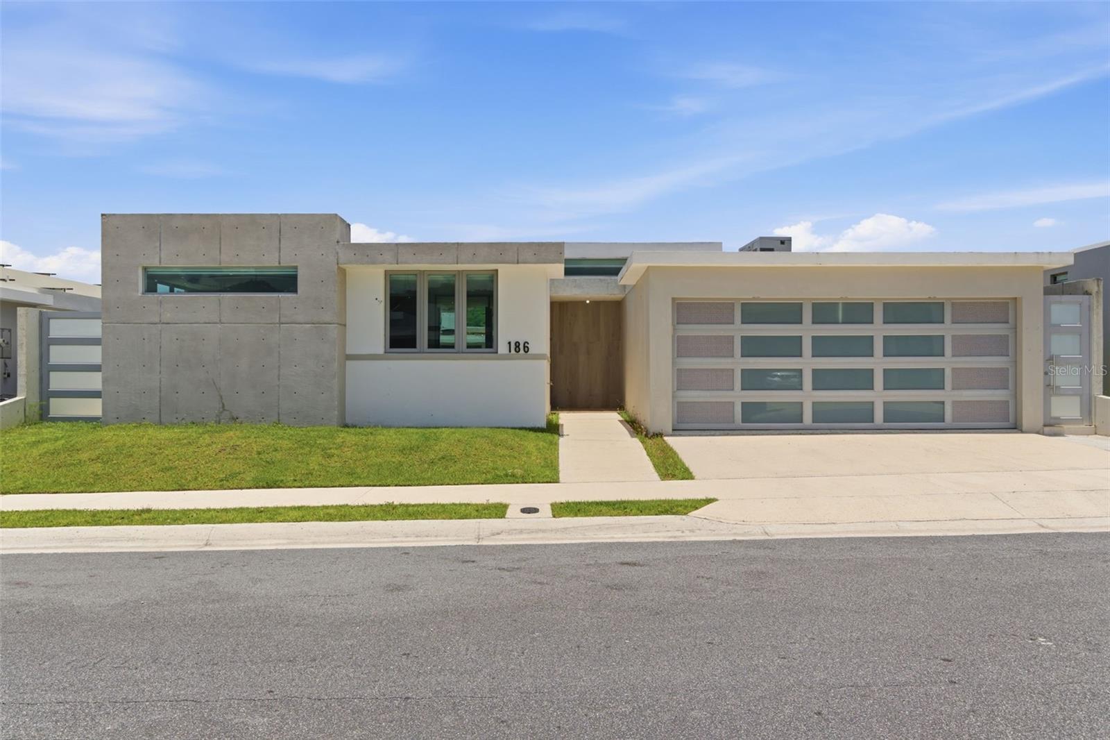 Montecielo Lyra St. Property Photo 1