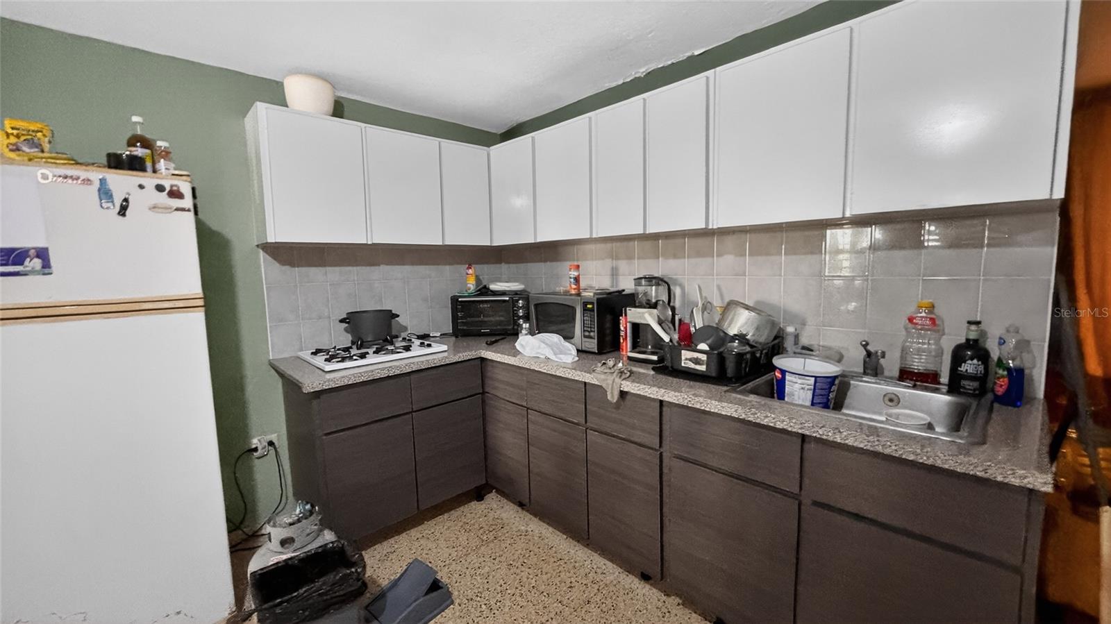 1 Hnas Davila, Betances Esq A D Property Photo 9