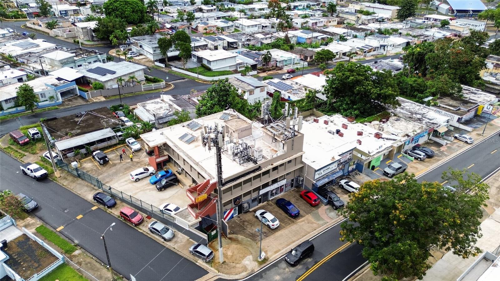 1 Hnas Davila, Betances Esq A D Property Photo 18