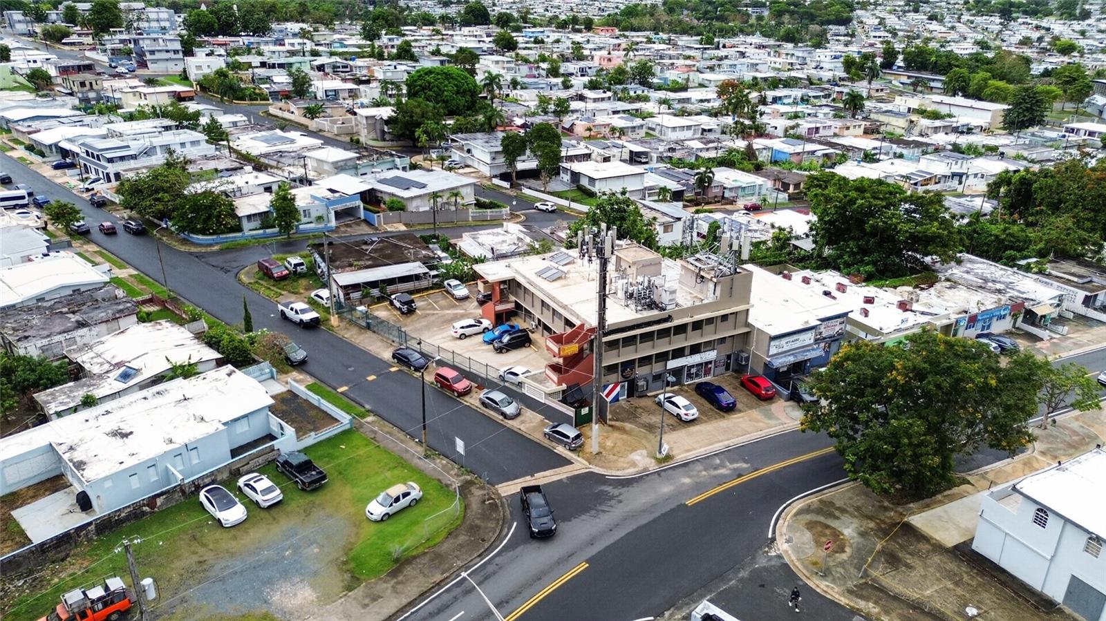 1 Hnas Davila, Betances Esq A D Property Photo 19