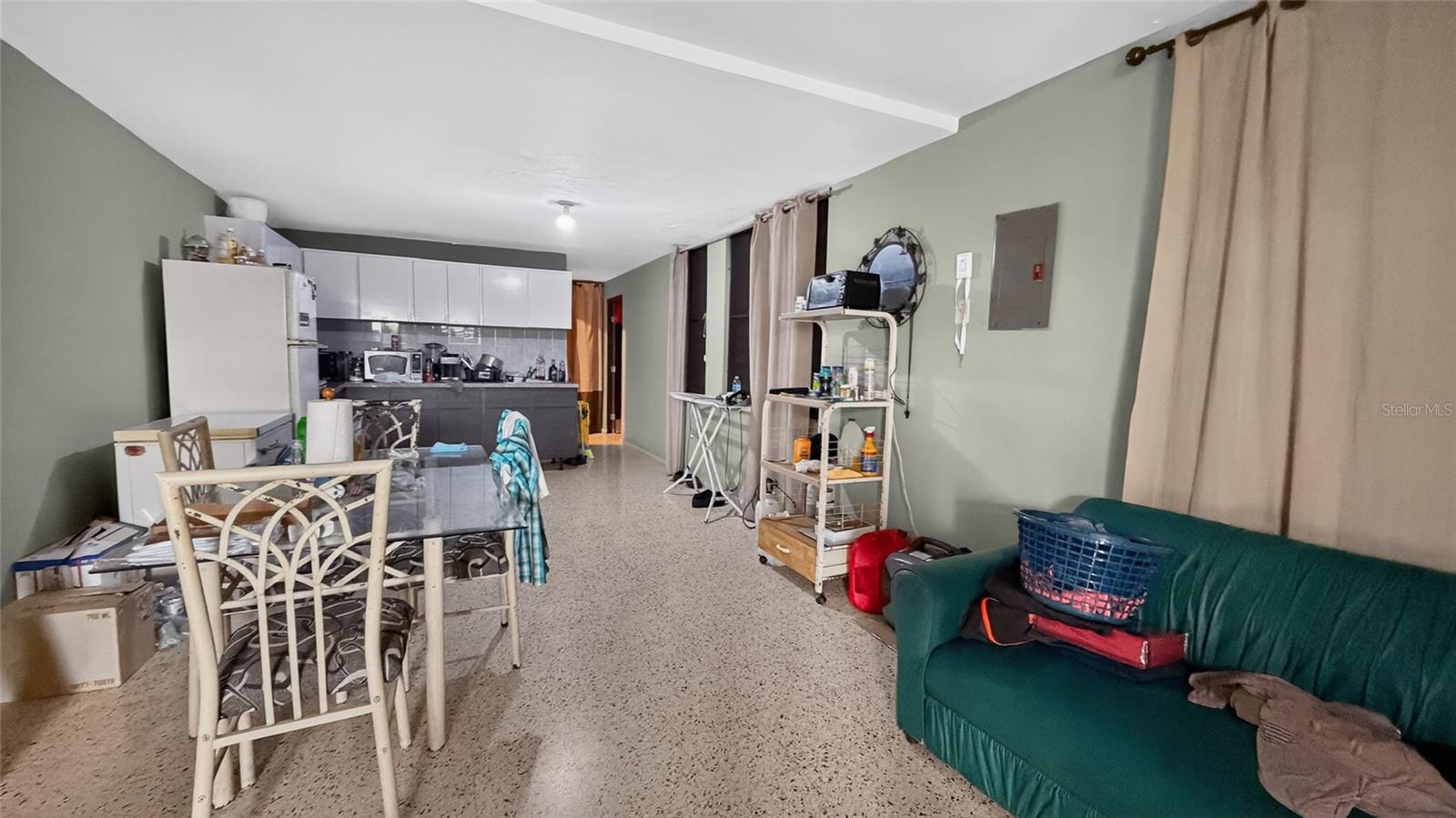 1 Hnas Davila, Betances Esq A D Property Photo 6