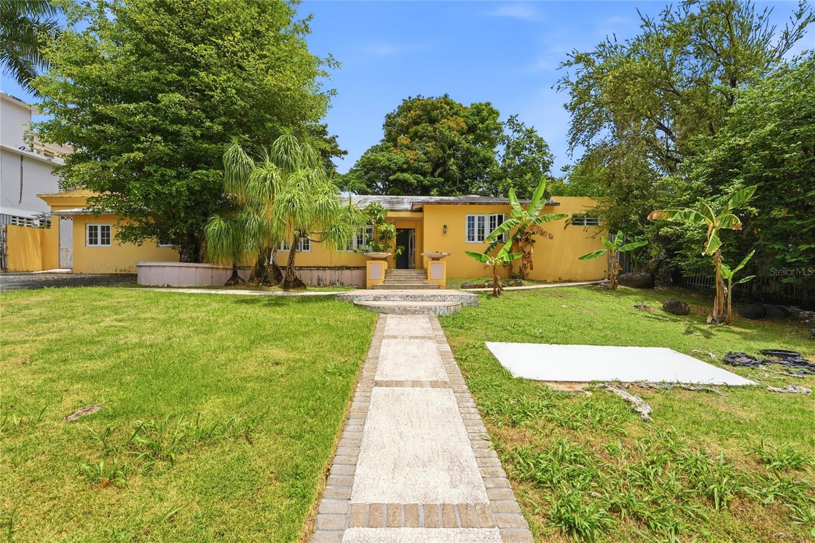 2 CALLE J Property Photo 1