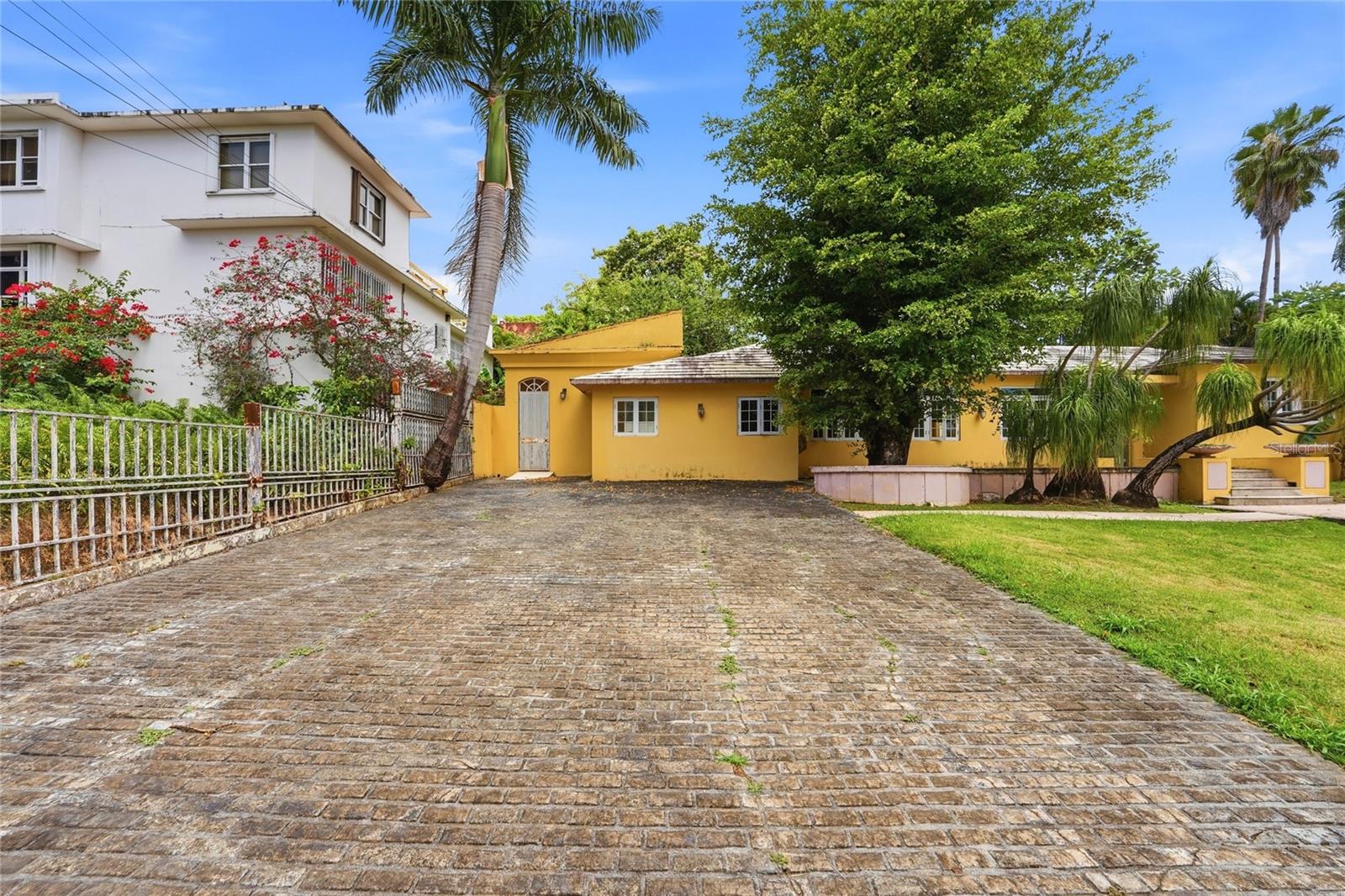 2 Calle J Property Photo 2