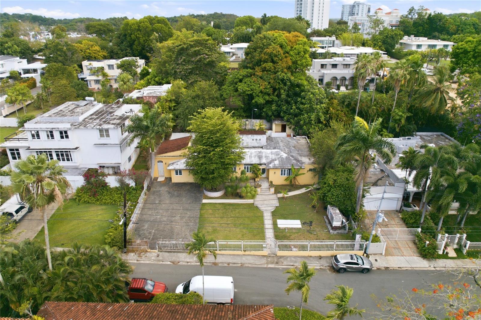 2 Calle J Property Photo 3