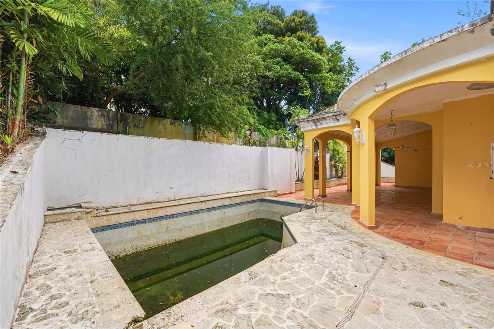 2 Calle J Property Photo 8