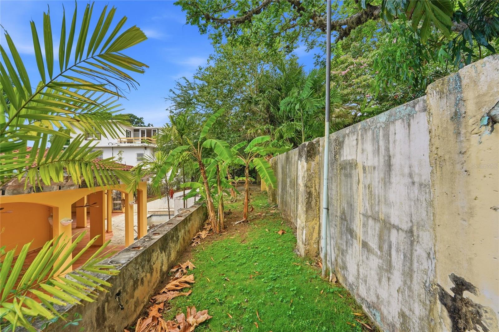 2 Calle J Property Photo 12