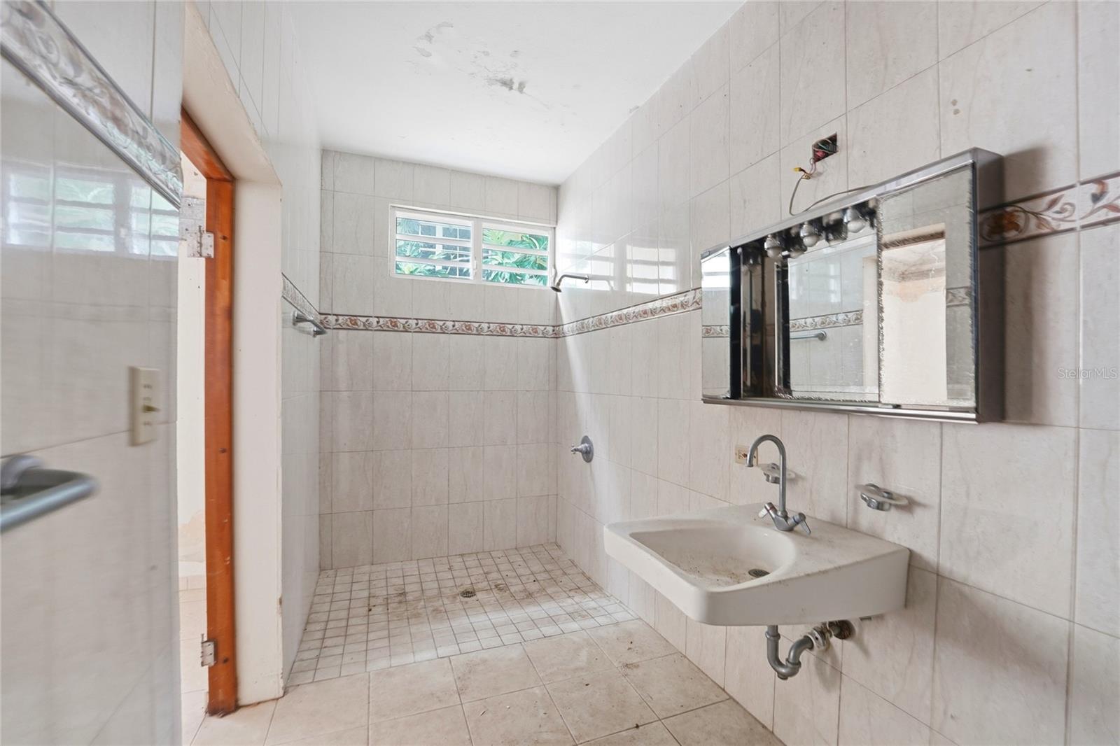 2 Calle J Property Photo 17