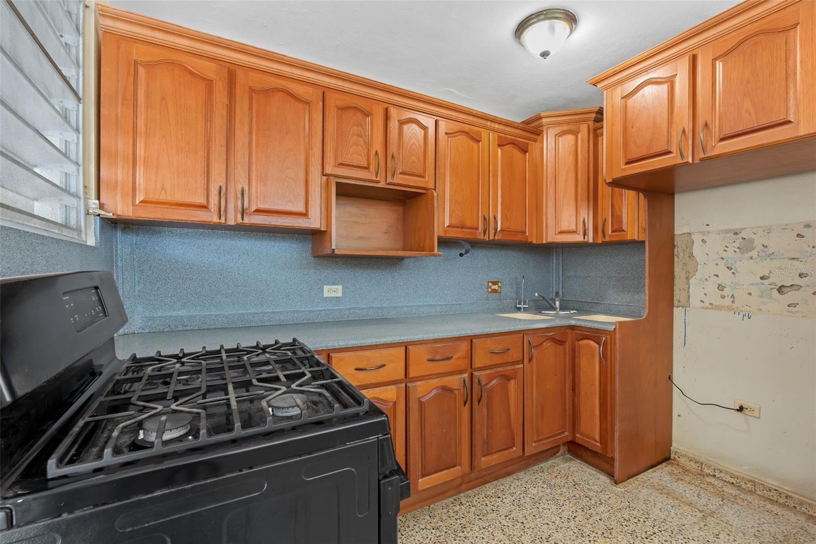 1-12 Y Property Photo 33