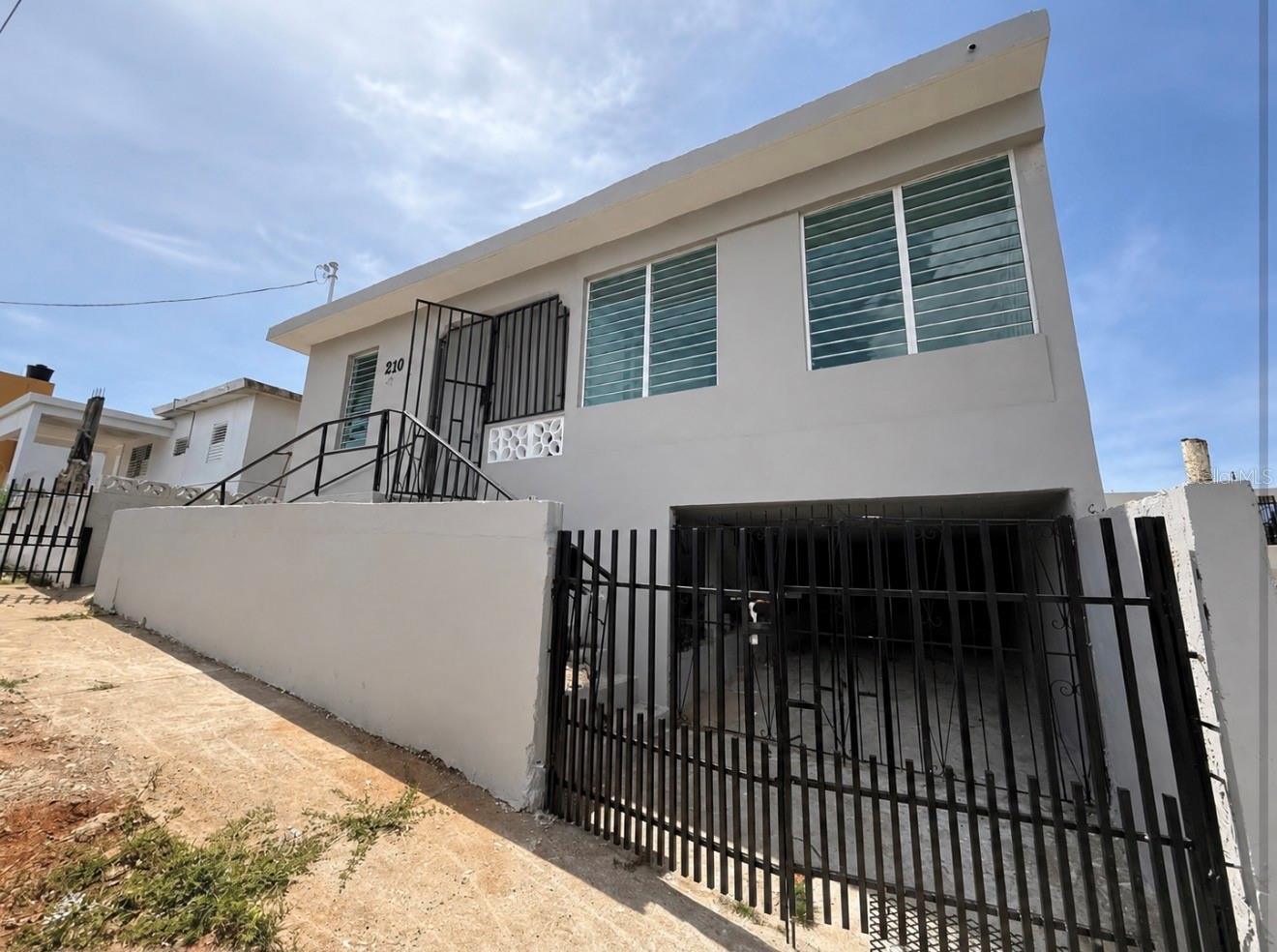 Zeno Gandia 65 Infantería Property Photo 1
