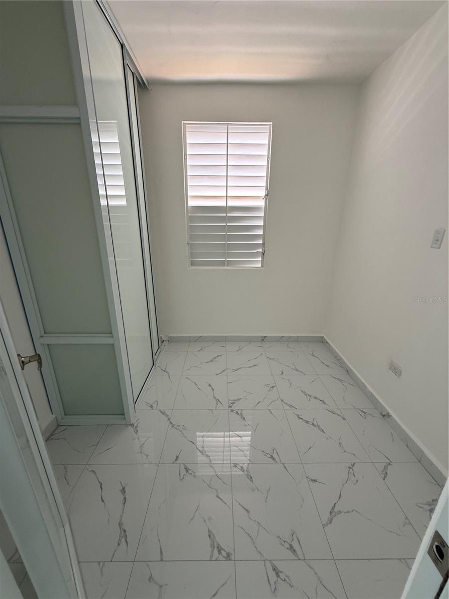 Zeno Gandia 65 Infantería Property Photo 3